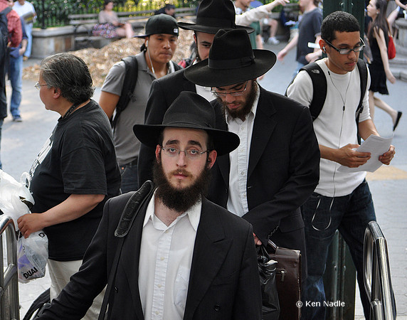Hasids entering subway